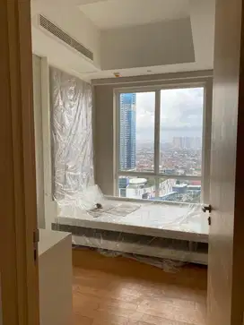 Turun harga??jual apartrmen one east 3 BR private lift semi furnish