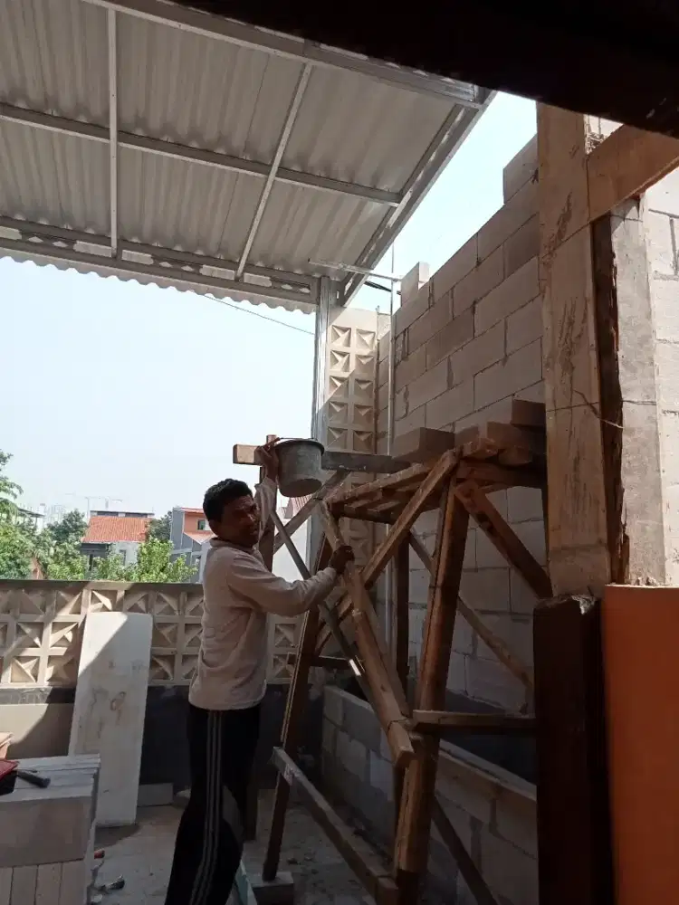 Tukang bangunan borongan