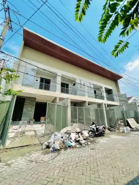 DIJUAL 4 UNIT RUMAH BARU GRESS PLOSO TIMUR DESIGN UNIK 1M AN