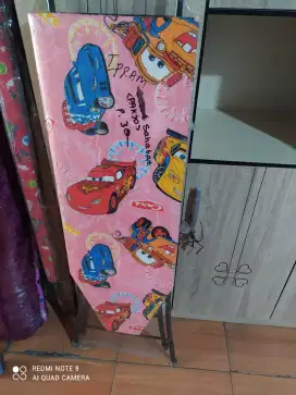 Meja gosok kaki besi lipat