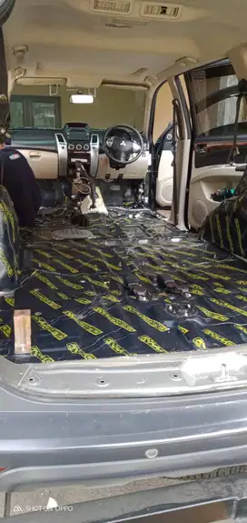 Peredam Mobil Mitsubishi Pajero Sport