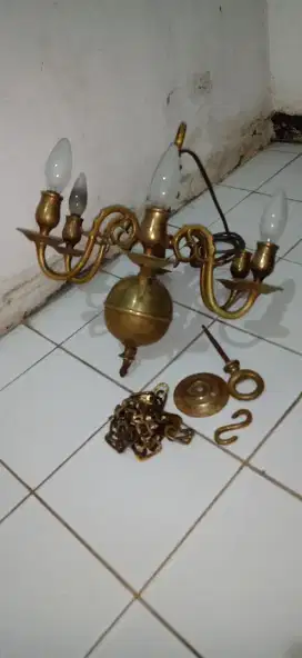 Jual cepet  lampu gantung antik Kuningan 6 tangkai