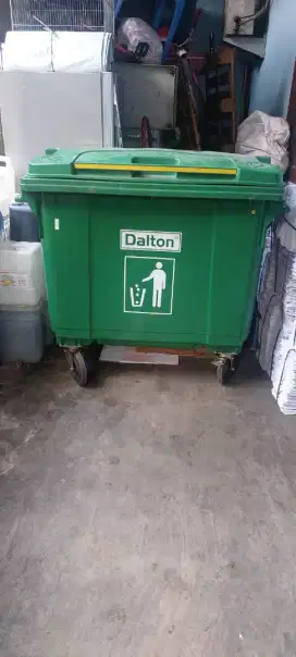 Tempat sampah dalton