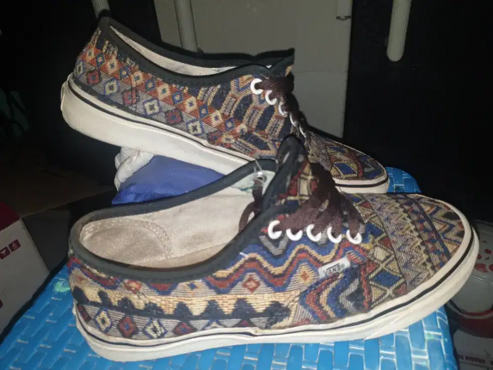 sepatu vans etnic size 39 bisa barter raket badminton