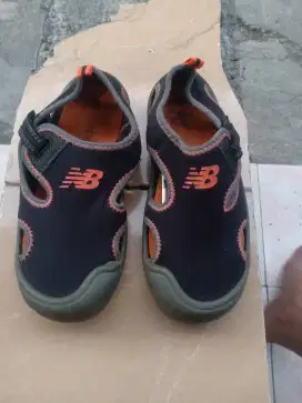 SEPATU ANAK NEW BALANCE, Original ya, kondisi Baik sekali