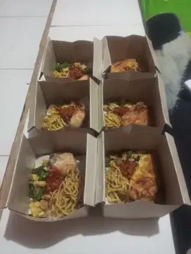 Nasi Bungkus Campur Ayam dan Telur 3M