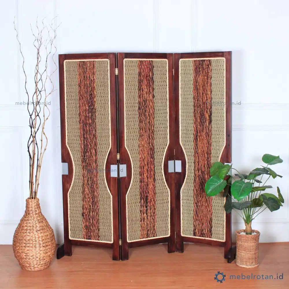 Sketsel / Penyekat ruangan dari kayu & tali enceng gondok