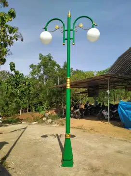 Tiang Lampu Taman