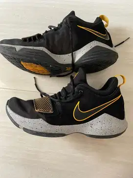 Sepatu Basket Nike Paul George 1 UKURAN 44.5