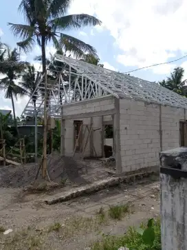 Baja ringan atap rumah terpasang