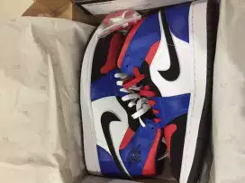 Nike air Jordan 1 mid top three