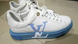 SEPATU LV SIZE 6