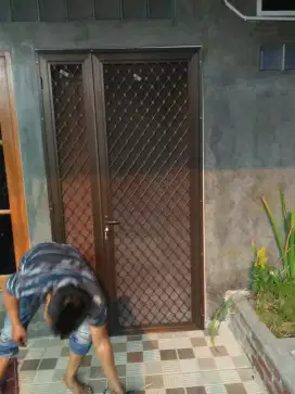 Pintu expanda pintu kassa nyamuk