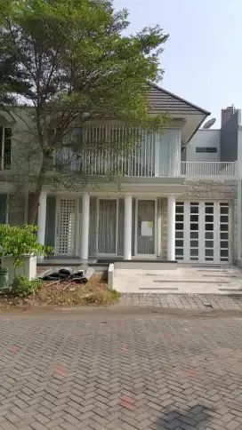 DISEWAKAN RUMAH STONEGATE CITRALAND BAGUS SIAP HUNI 2 LANTAI