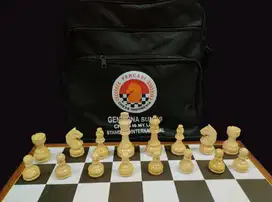 Papan Catur Lipat + Bidak Catur Kayu Nasional Percasi + Tas Catur