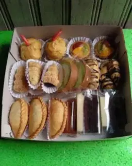 Paket Kue dan Camilan Produksi Rumahan