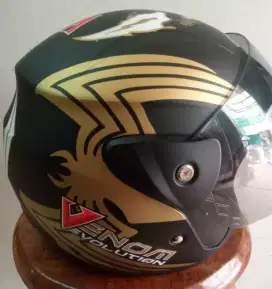 Helm model Evo, SNI, Keren, Bergaya, Trendy, Aman dan Murah Meriah