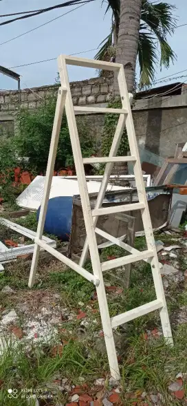 TANGGA LIPAT KAYU