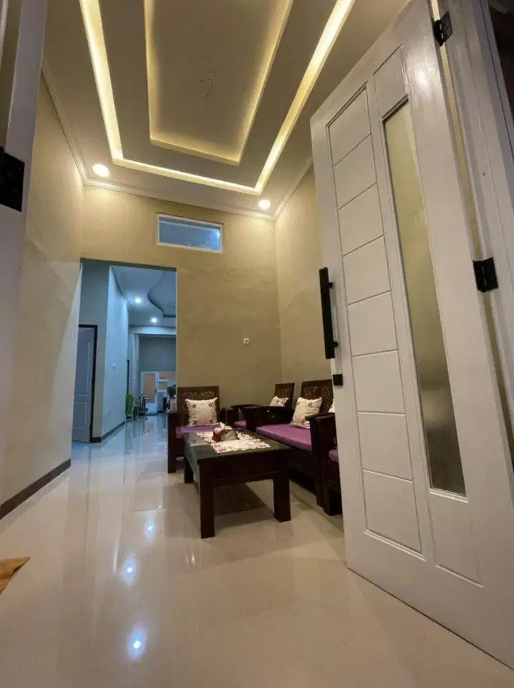 RUMAH BAGUS DI SEMAMPIR SEMOLOWARU SURABAYA