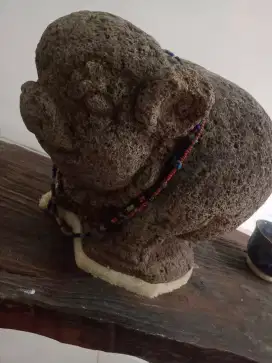 Patung batu celeng ori