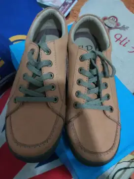 Sepatu size 43 fladeo