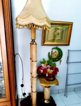 2 LAMPU ONYX BERDIRI + MEJA ,di Bogor.NEGO