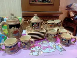 Set teko antik motif timbul