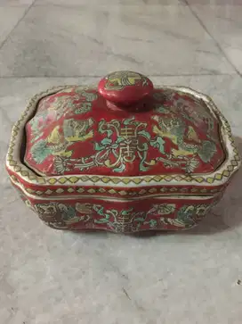 mangkok kotak merah antik