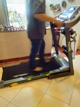 Alat fitnes treadmill elektrik TL 288 kokoh