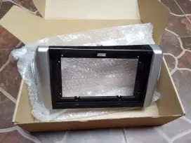 Frame headunit Innova Reborn