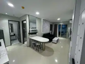 DISEWAKAN APARTEMEN PRAXIS 2 BEDROOM DEKAT KE TUNJUNGAN PLAZA