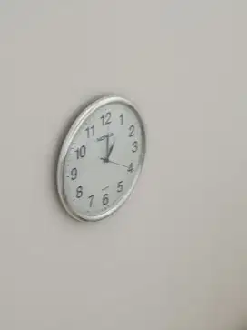 Jam dinding bundar