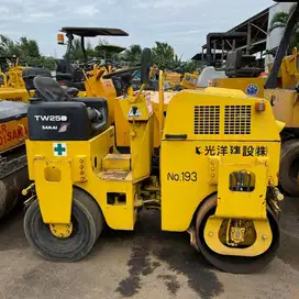 Dijual ! Combination Roller Sakai TW250. Kap 2-3 ton. Ex Japan
