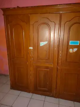Jual lemari 3 pintu masih bagus