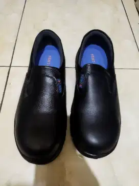 Sepatu Safety  Ukuran 43