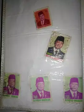 jual prangko presiden soeharto 55 + 700 + 1000. ada 5