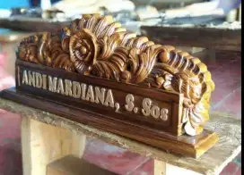 Papan nama kantor motif ukir materil kayu jati perhutani