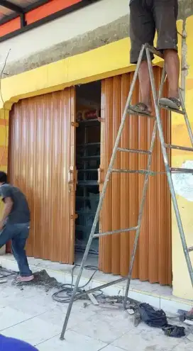 Roling door folding gate