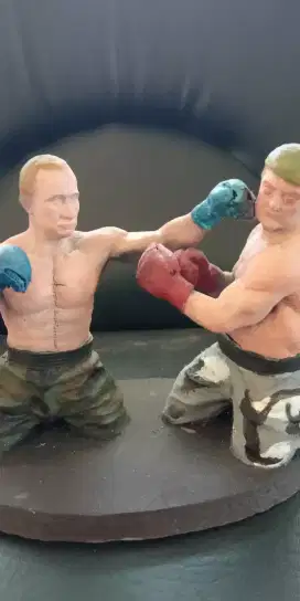 Figure Boxing Versus