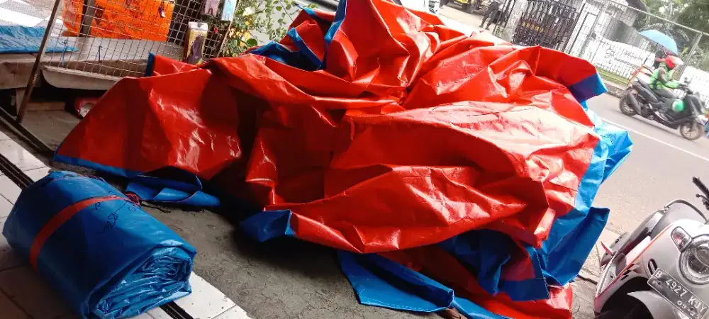 Kualitas tebal cocok buat tenda dan terpal Truck Tronton atau Fuso