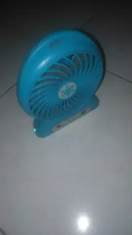 Barang bekas dipakai kipas angin handy tangan portable wrna biru tosca