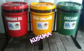 Tong Sampah Plastik + Rangka Besi Pilah 3 Jenis