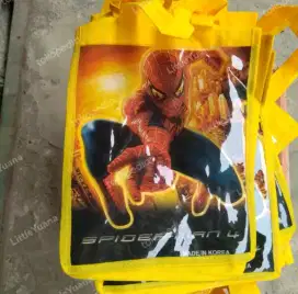 TAS SOUVENIR GOODIE BAG SPUNBOND SPIDERMAN KUNING BIRU 20X25 CM MURAH