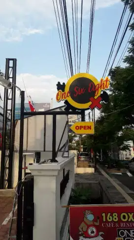Neon box dan huruf timbul