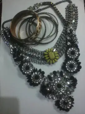 Kalung dan Gelang