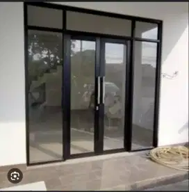 Pintu kaca dan kusen aluminium jendela