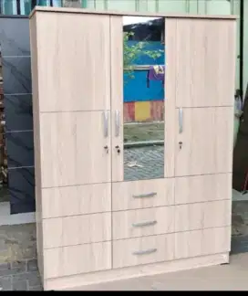 lemari pakaian 3 pintu