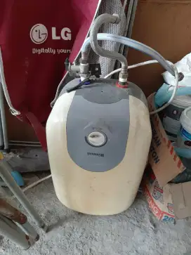 Mesin pemanas air listrik merk Rinai