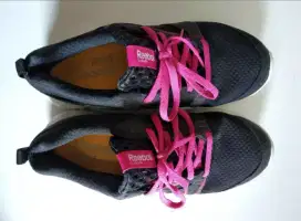 Sepatu Reebok Run