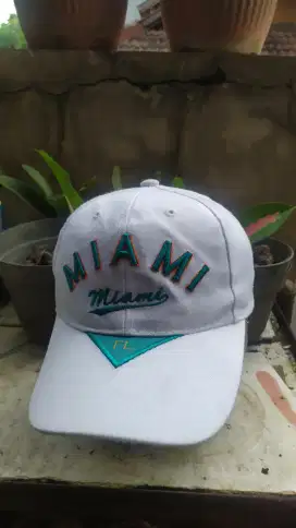 TOPI CAPS PUTIH SETELAN